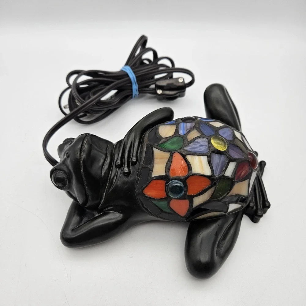 Quoizel Collectibles Stained Glass Frog Lamp Relaxing On Back 8